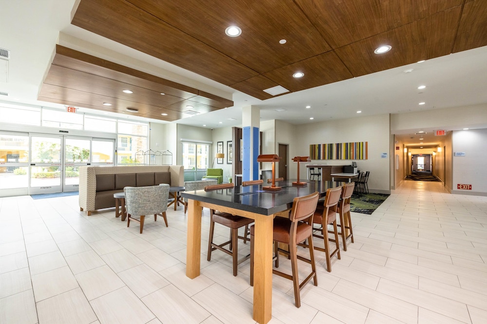Holiday Inn Express & Suites San Jose Silicon Valley - photo 4