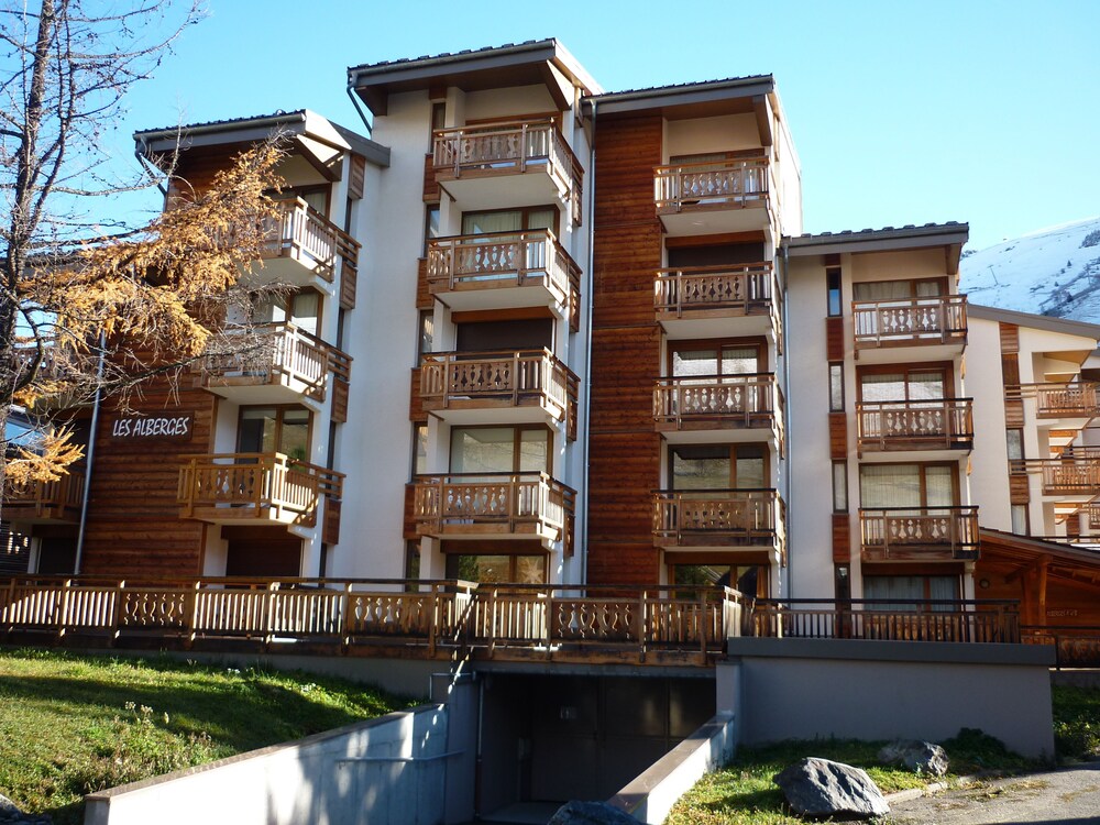 Apartment Résidence Les Alberges — 4-Star Luxury Hotel in Les Deux Alpes, France