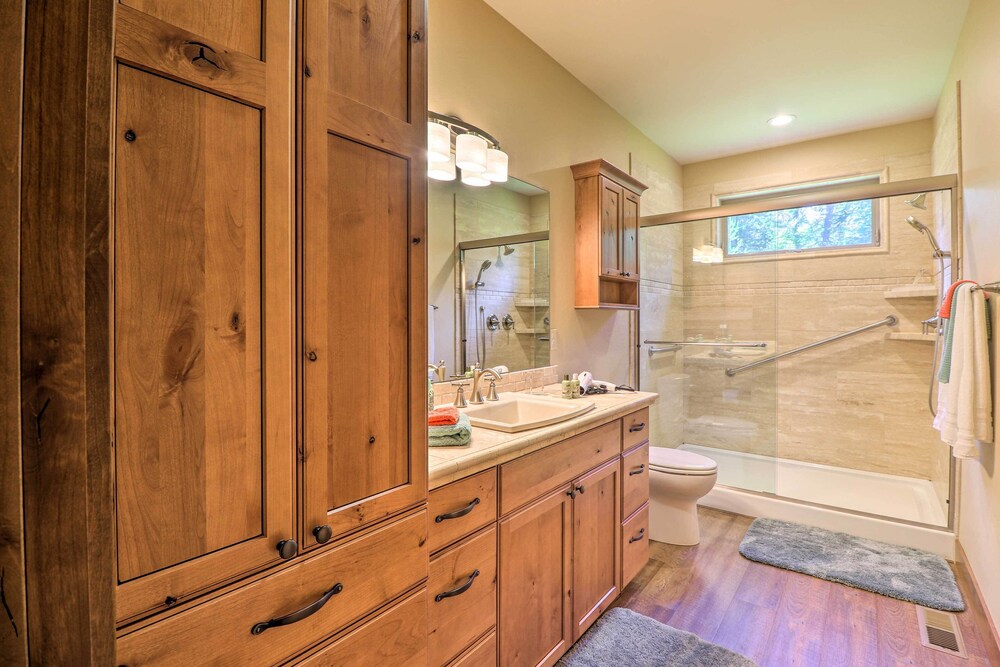 Bigfork Modern Living Pet And Family Friendly — hotel in Whitefish