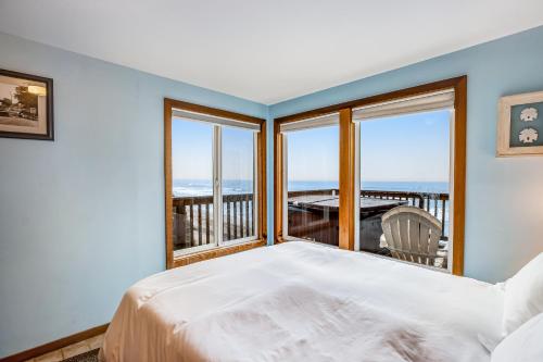 Blue Sea Oceanfront Cottage — 4-Star Luxury Hotel in Oceanside, United States