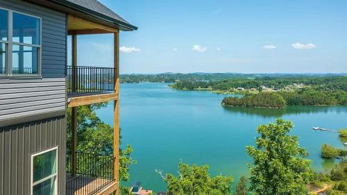 Lake View Therapy - carbon neutral hotel in Sevierville
