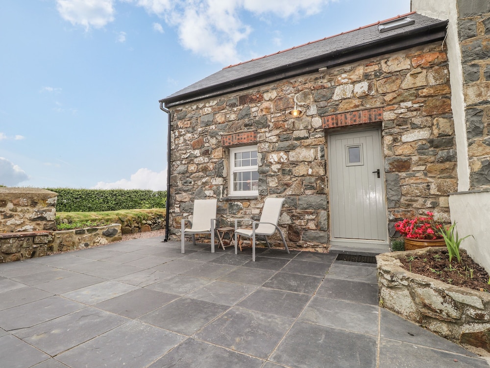 Post Office Cottage — 4-Star Luxury Hotel in Goodwick, United Kingdom