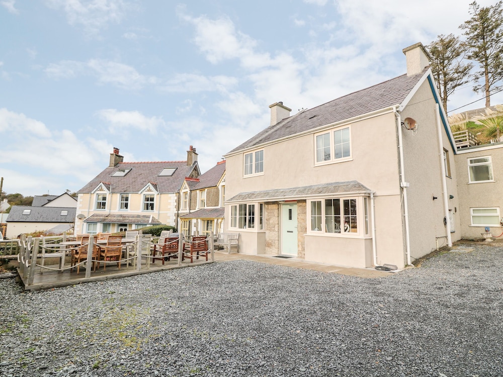 Castell — hotel in Pwllheli
