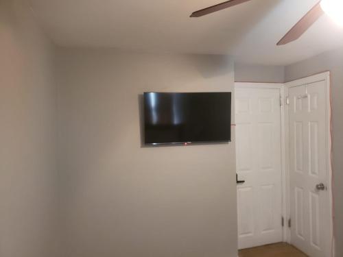 Serenity Inn by the Airport - photo 8