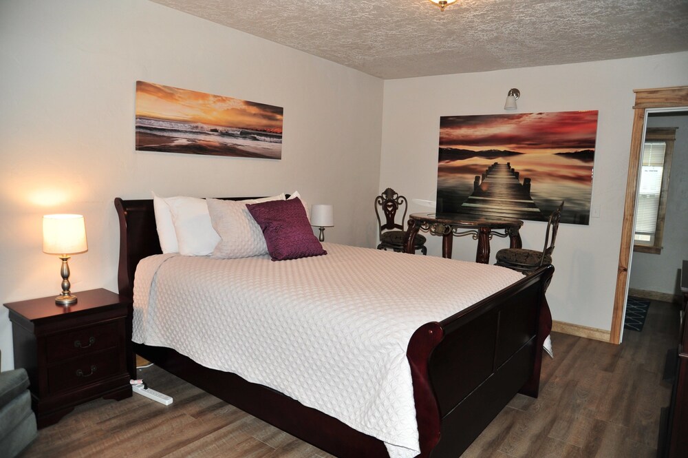 The Manor Motel - photo 9