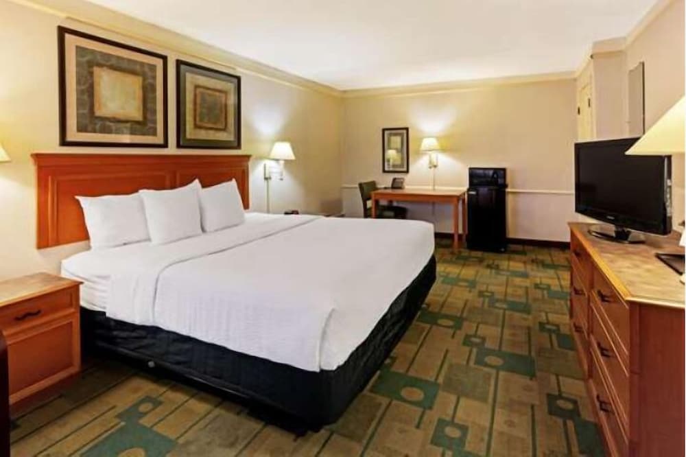 Rodeway Inn College Station TX - photo 3