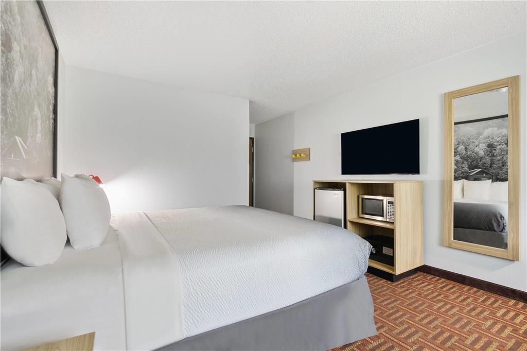 Super 8 by Wyndham Eveleth - photo 34