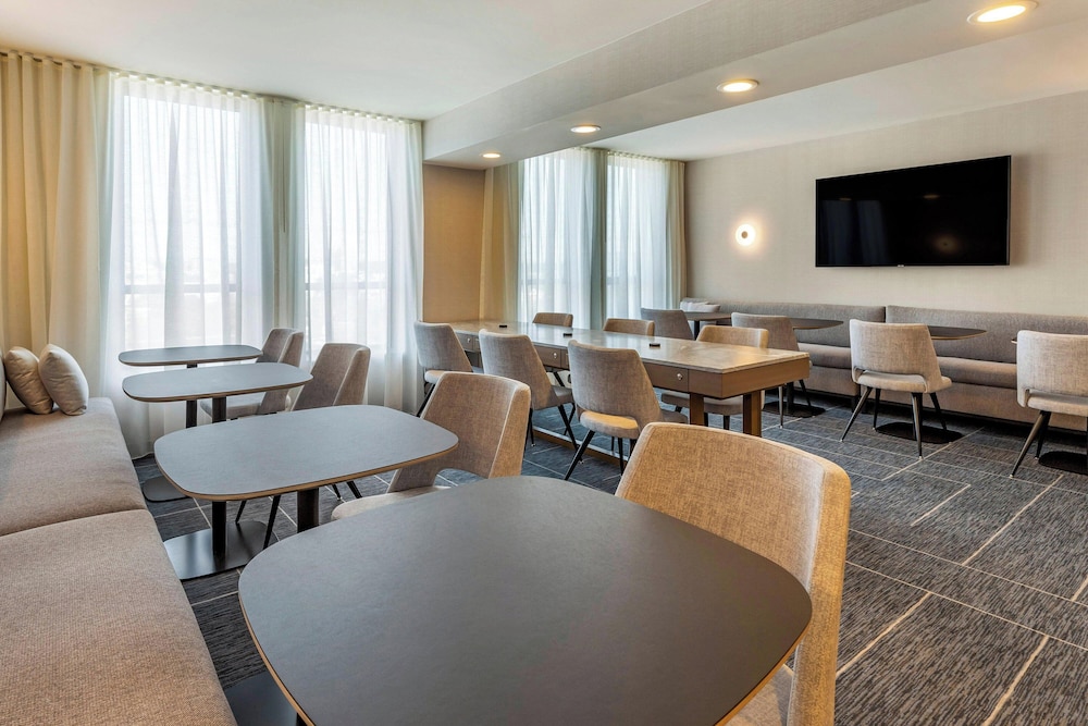 Sheraton Suites Old Town Alexandria - photo 40