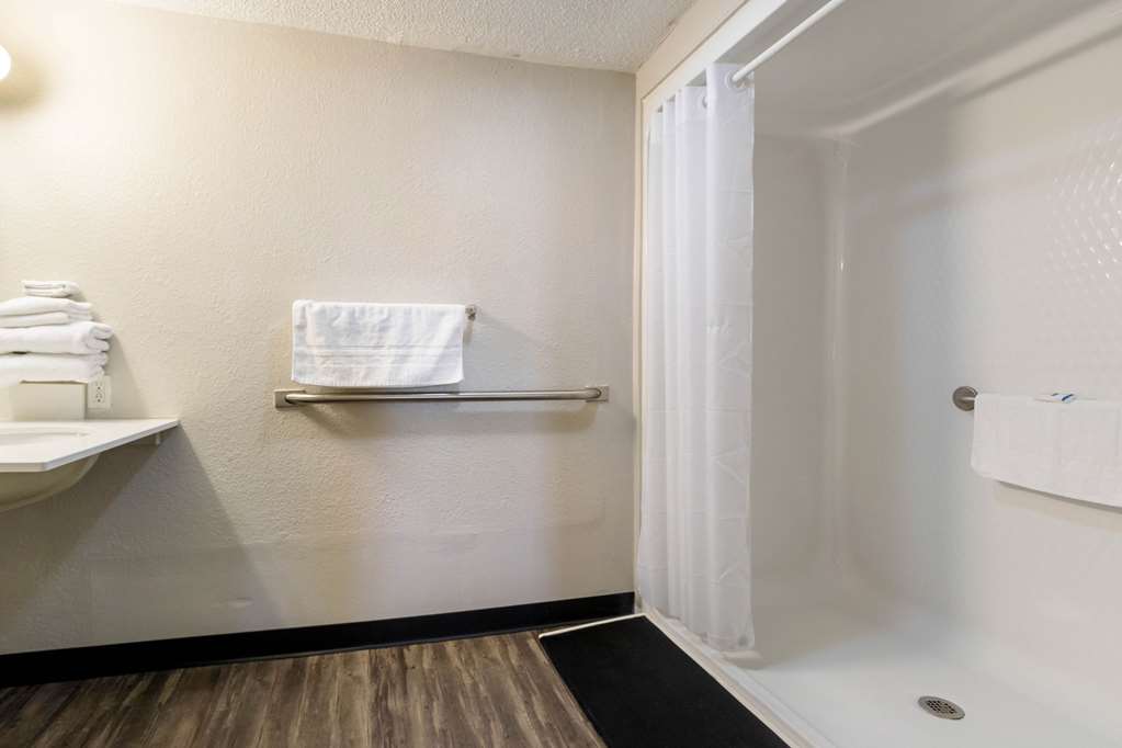 Rodeway Inn Near Hall of Fame - photo 25