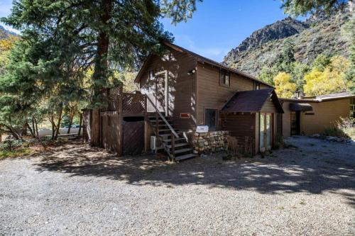 Mountain Apartment Located in BigCottonwood Canyon — 4-Star Luxury Hotel in Salt Lake City, United States