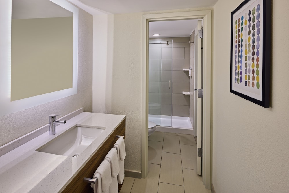 Holiday Inn Express Charleston Dwtn Medical Area - photo 14