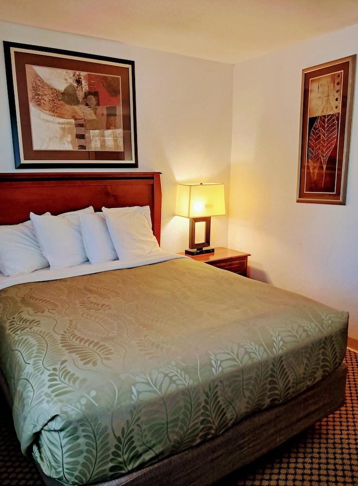National 9 Casper Showboat - carbon neutral hotel in Casper