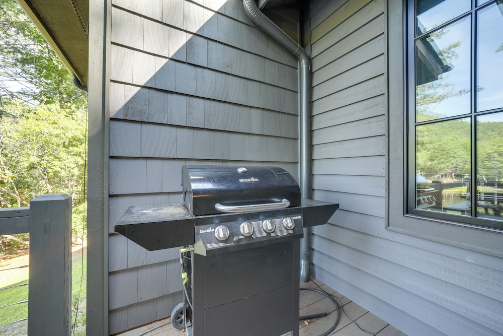 Grill Water Views: Chinquapin Resort Home - photo 11