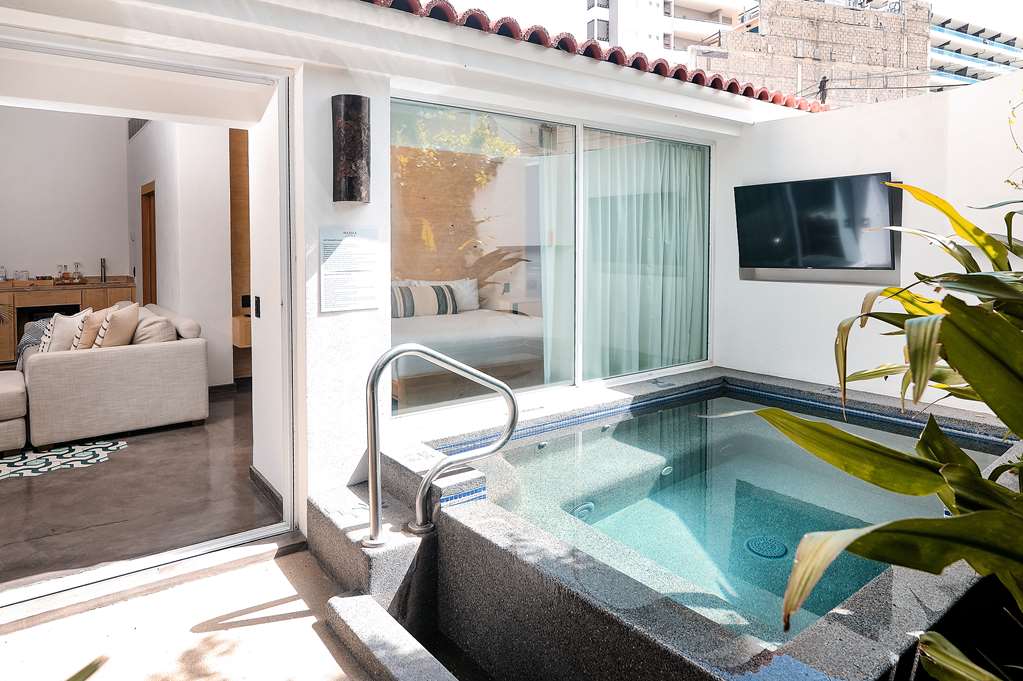 Poolside Villa Bahia Hotel & Beach House
