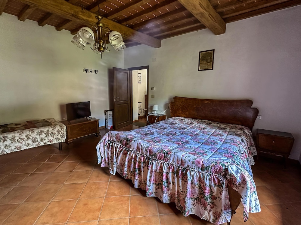 Renee House — 4-Star Luxury Hotel in Piancastagnaio, Italy