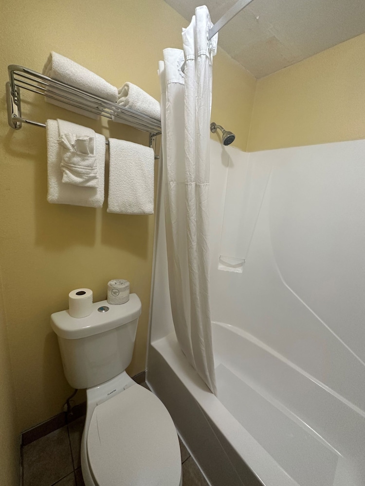 Days Inn & Suites by Wyndham Gunnison - photo 38
