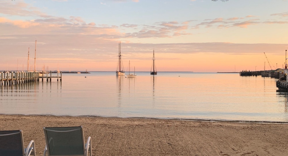 Vineyard Harbor Motel Private Beach - photo 378