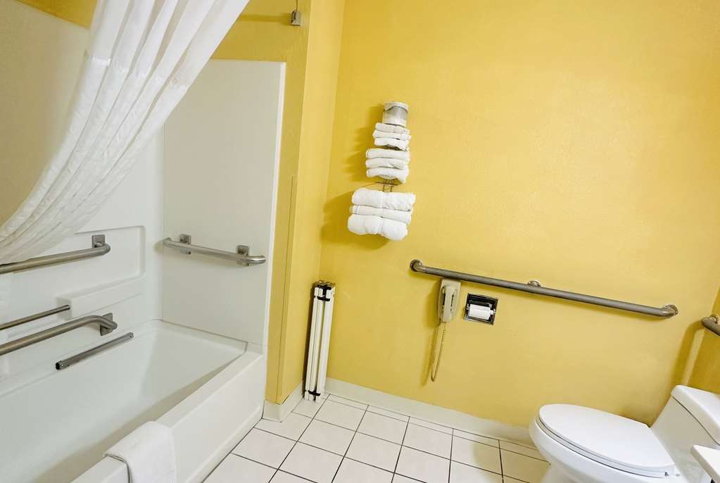 Super 8 by Wyndham Warrenton - photo 30