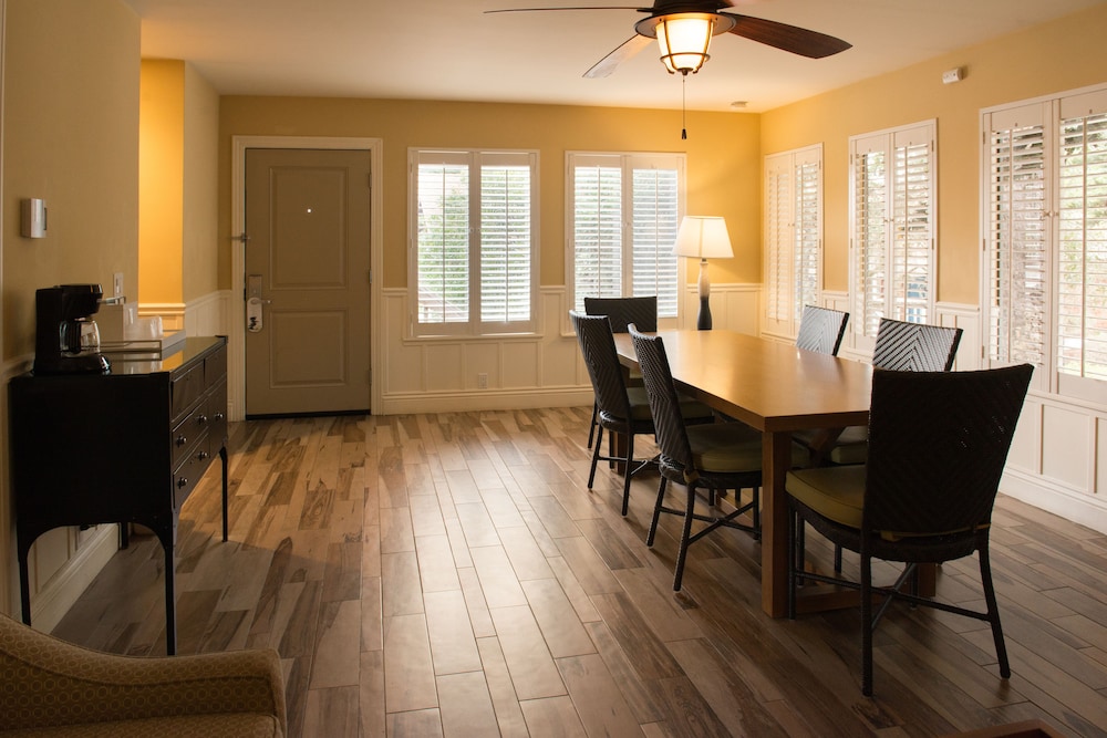 Lighthouse Lodge And Cottages - photo 29