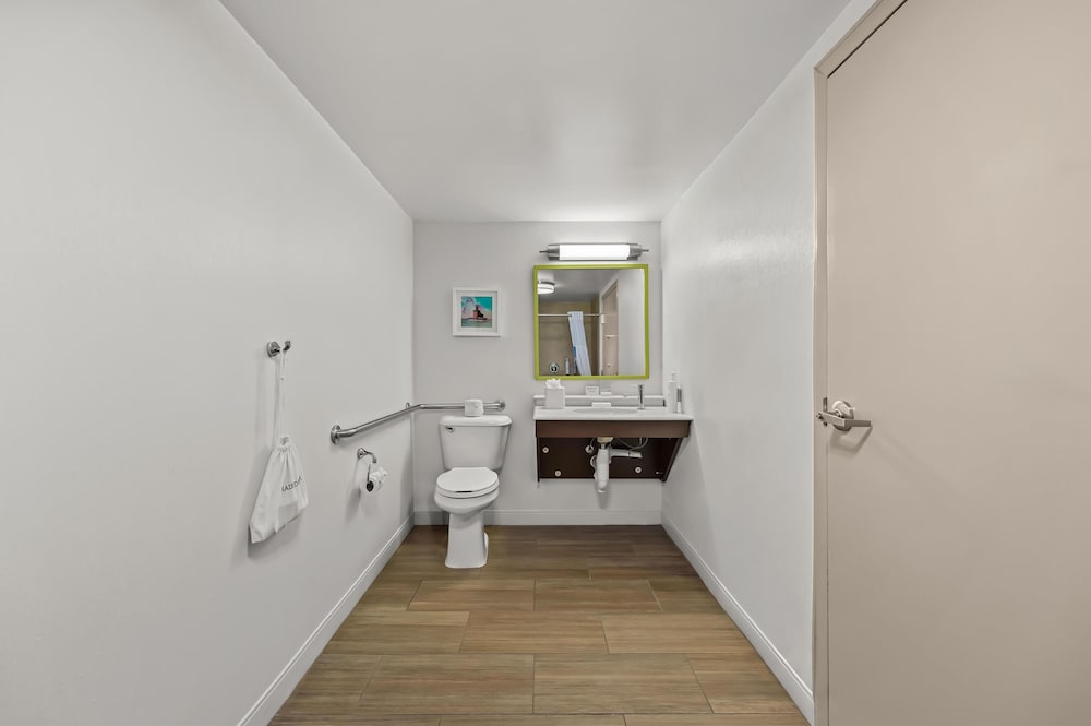 Hampton Inn Toledo South Maumee - photo 18