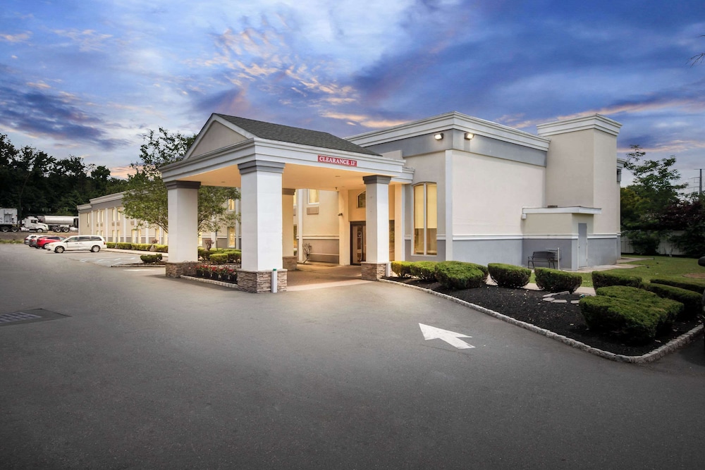 Quality Inn Edison New Brunswick — hotel in Edison