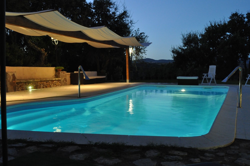 Agriturismo La Quercia — 4-Star Luxury Hotel in Arbus, Italy