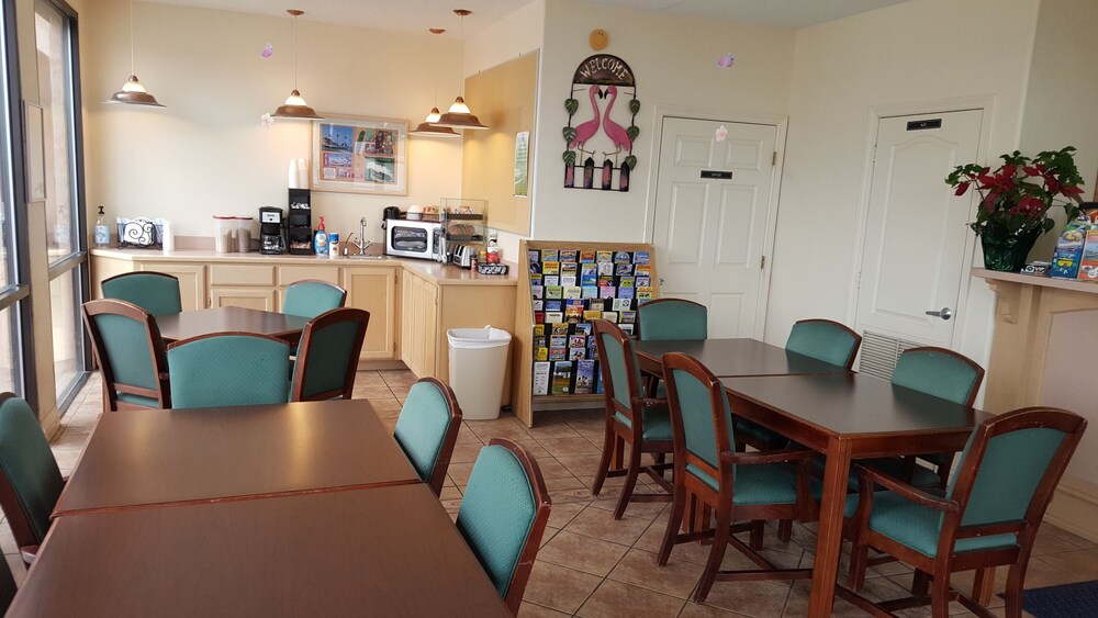 Flamingo Inn - photo 21