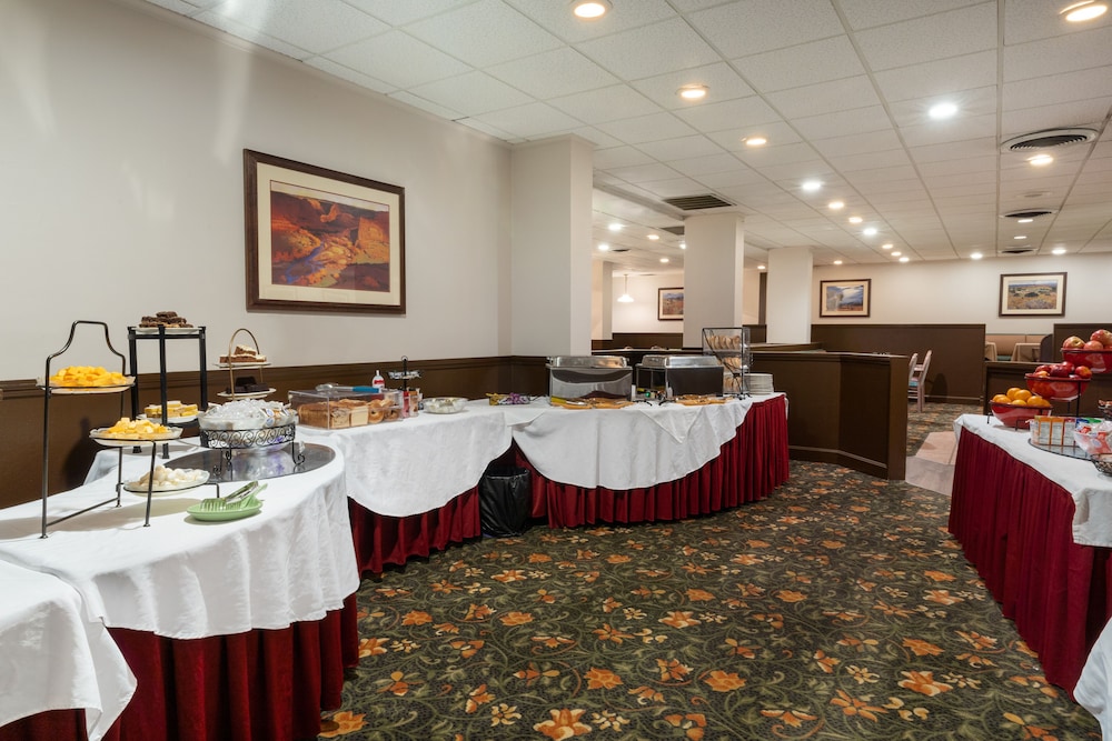 Ramada by Wyndham Reno Hotel and Casino - photo 25