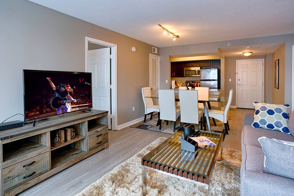 Skyline Suite with Penthouse & Rooftop Deck 6BR by Maddox Hotel - photo 37