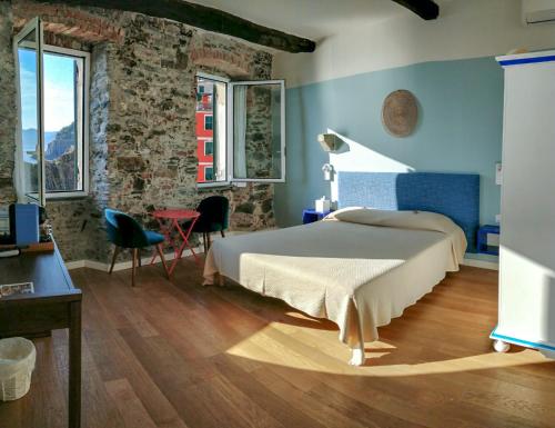Orto al Mare Room Rental — 4-Star Luxury Hotel in Riomaggiore, Italy