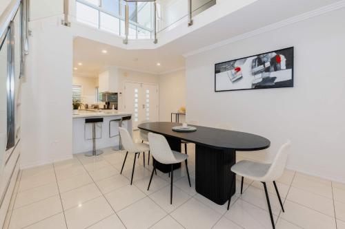 Coastal Retreat Pet Friendly in Townsville — hotel in North Ward