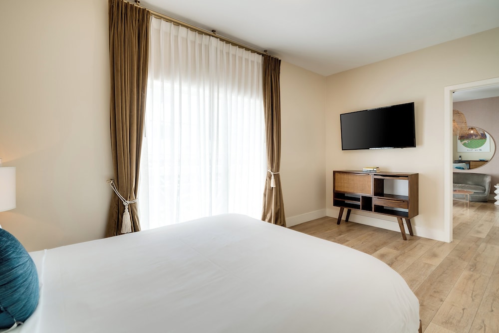 The Savoy Hotel & Beach Club - photo 36