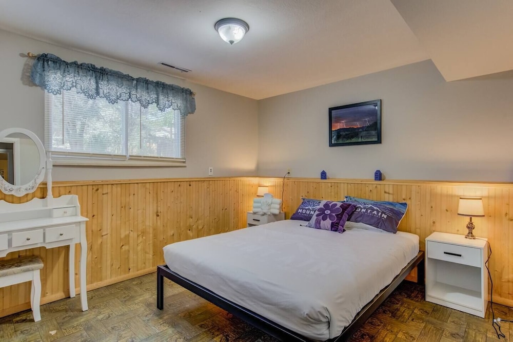 4BR Dog friendly Minutes to Garden of the Gods - photo 4