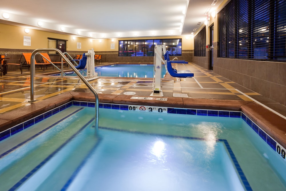 Holiday Inn Express & Suites Davenport by IHG - photo 21