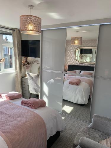 Kensington Luxury Apartment on Gated Development in Leafy edge of Chorley Town Centre — 4-Star Luxury Hotel in Chorley, United Kingdom
