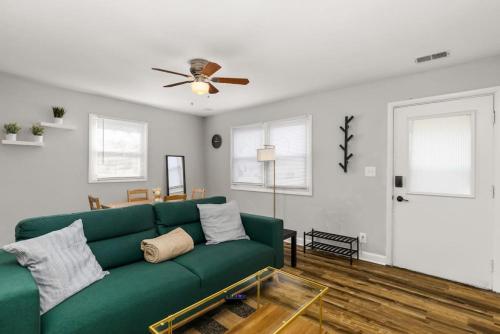 Verde Vibes Cute 2Bd Home In The Heights — 4-Star Luxury Hotel in Peoria Heights, United States