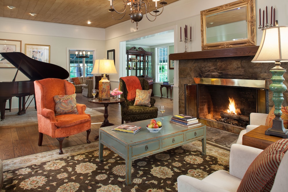 1906 Pine Crest Inn - photo 3
