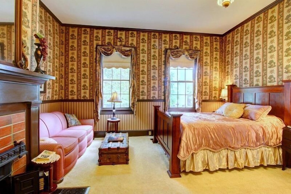 Bybee's Historic Inn - photo 27
