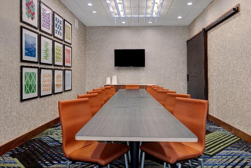 Holiday Inn Express & Suites Grand Rapids South Wyoming by IHG - photo 67