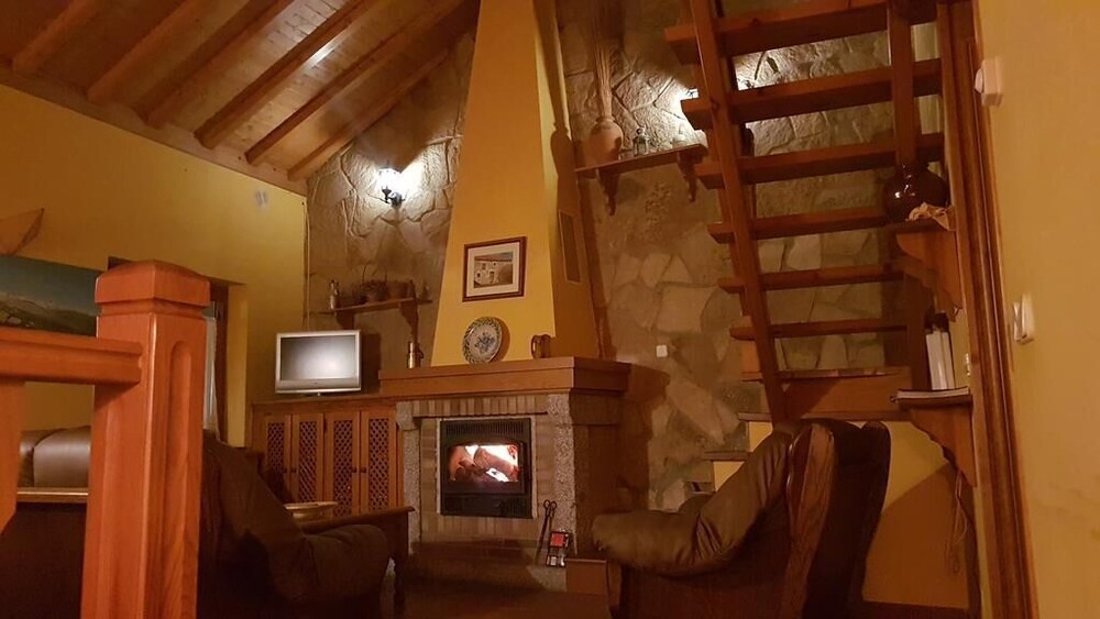 Casa Rural El Casillo Del Abuelo Goyo 6291805 — Navarredonda De Gredos