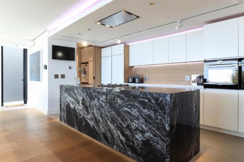 Paradise in Camps Bay Luxury Villa with Pool and Views