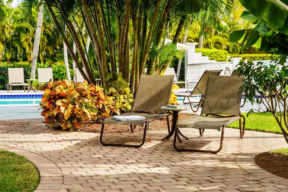 Olde Marco Island Inn and Suites - photo 13