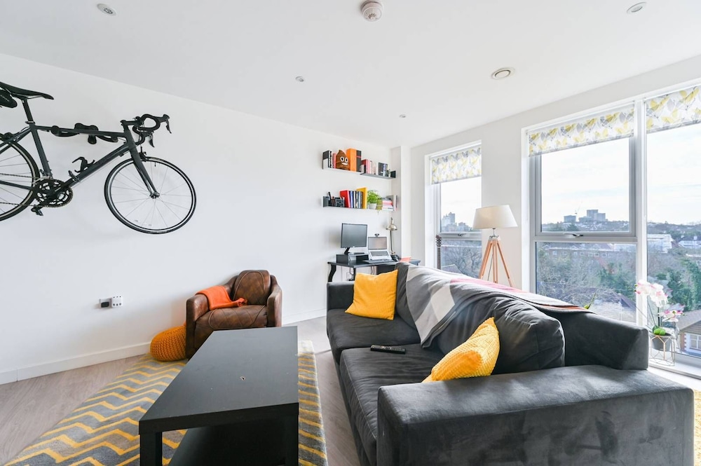 2 Bed Apartment Only 15 Mins From Central London 17656040 — Wembley