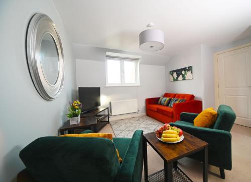 Detached 2 Bedroom Coach House with Private Garage Parking Swindon — 4-Star Luxury Hotel in Swindon, United Kingdom