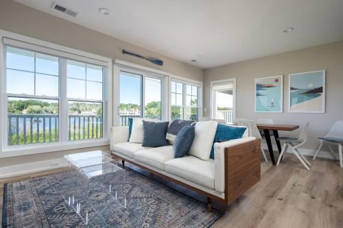 Luxurious Home on Lake Kalamazoo — 4-Star Luxury Hotel in Douglas, United States