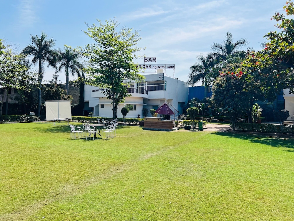 Silver Oak Country Yard Hotel & Resort in Abu Road, India