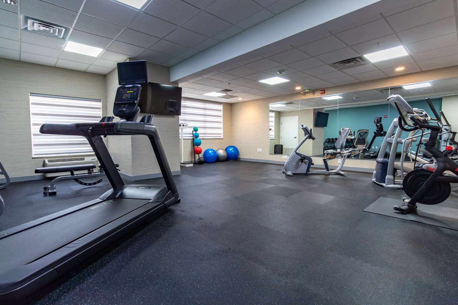 Hampton Inn & Suites Denton - photo 29