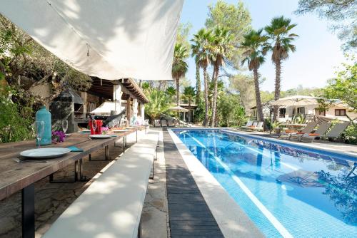 Villa Palmera Paradise Near Barcelona Luxurious Villa Comfortably Sleeping 22 — 4-Star Luxury Hotel in Olivella, Spain