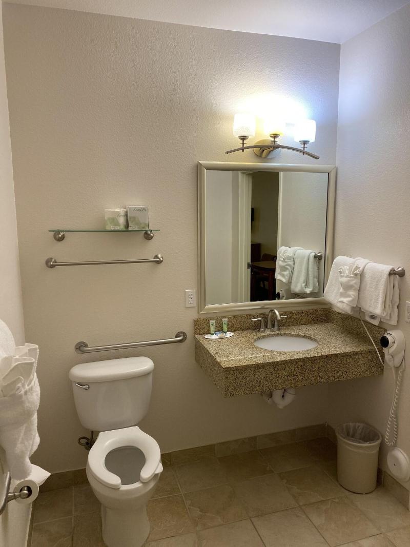 A Riverside Inn Travelodge by Wyndham - photo 36