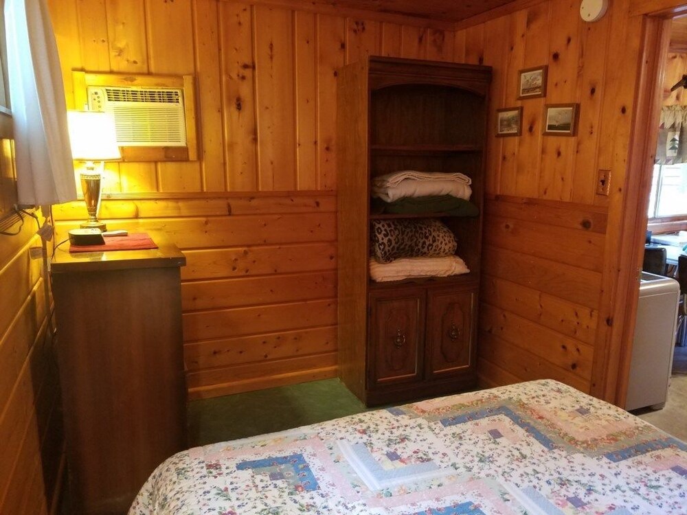 Old Stoneys Resort Bass Cabin - photo 3